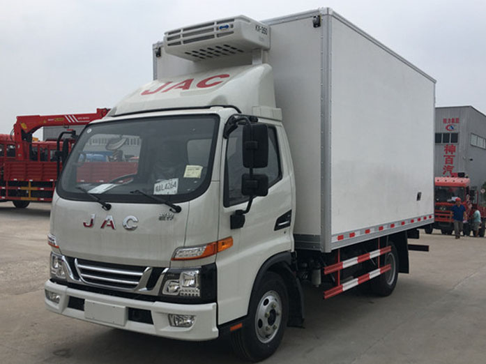 江淮駿鈴V5 4.2米冷藏車